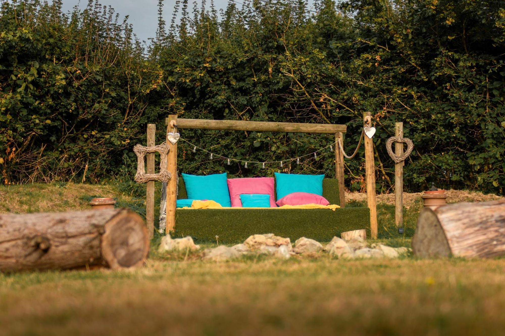 Hotel The Follies Glamping Maidstone Exterior foto