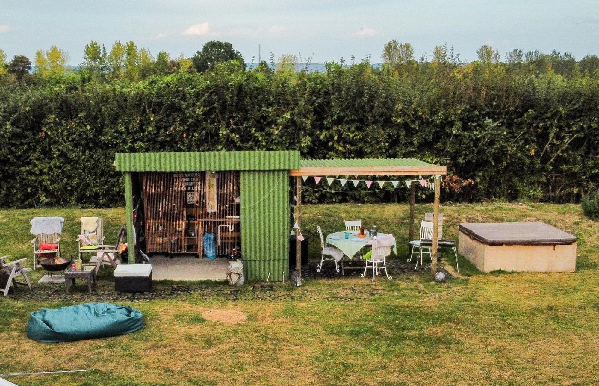 Hotel The Follies Glamping Maidstone Exterior foto