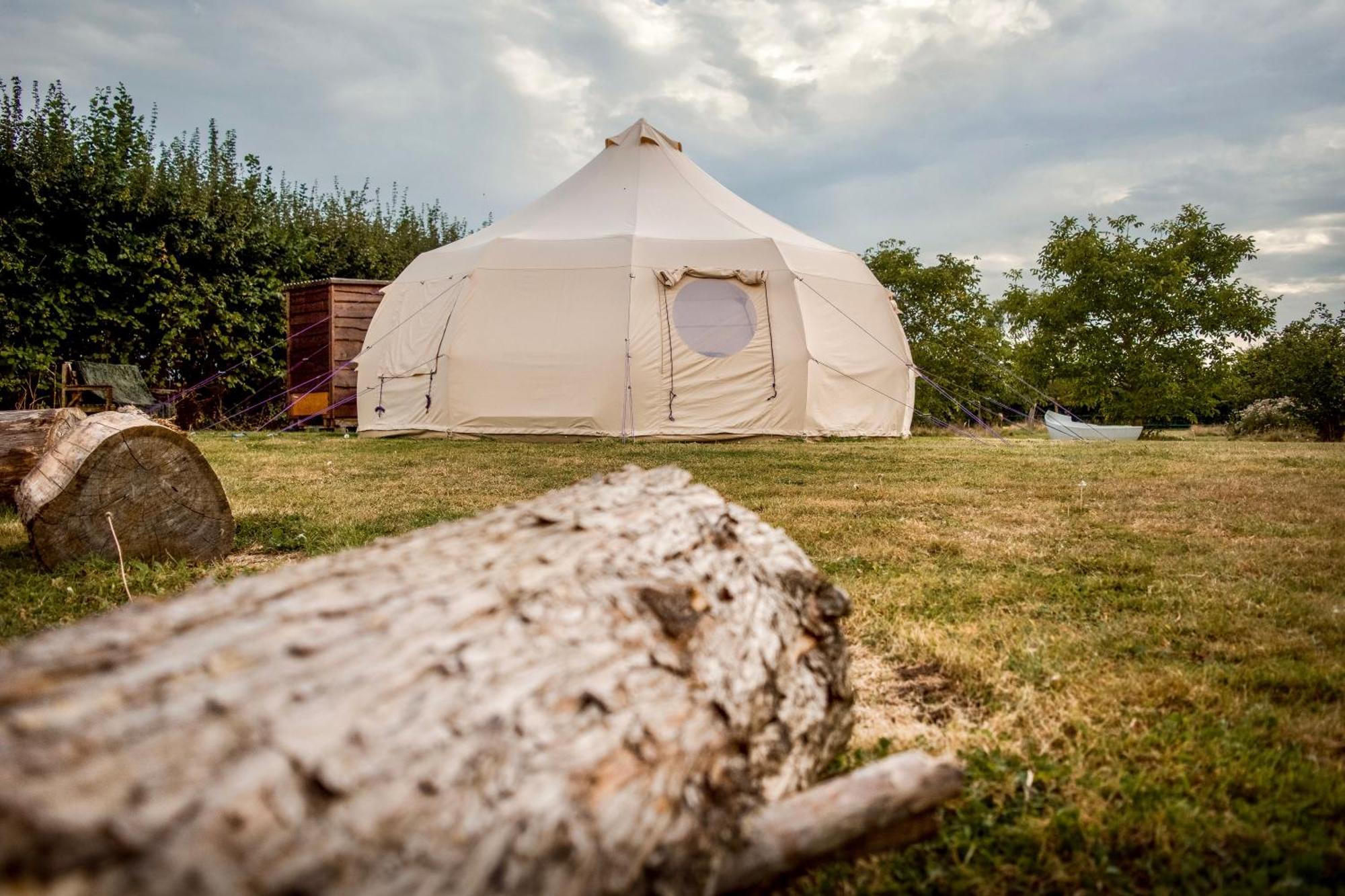 Hotel The Follies Glamping Maidstone Exterior foto