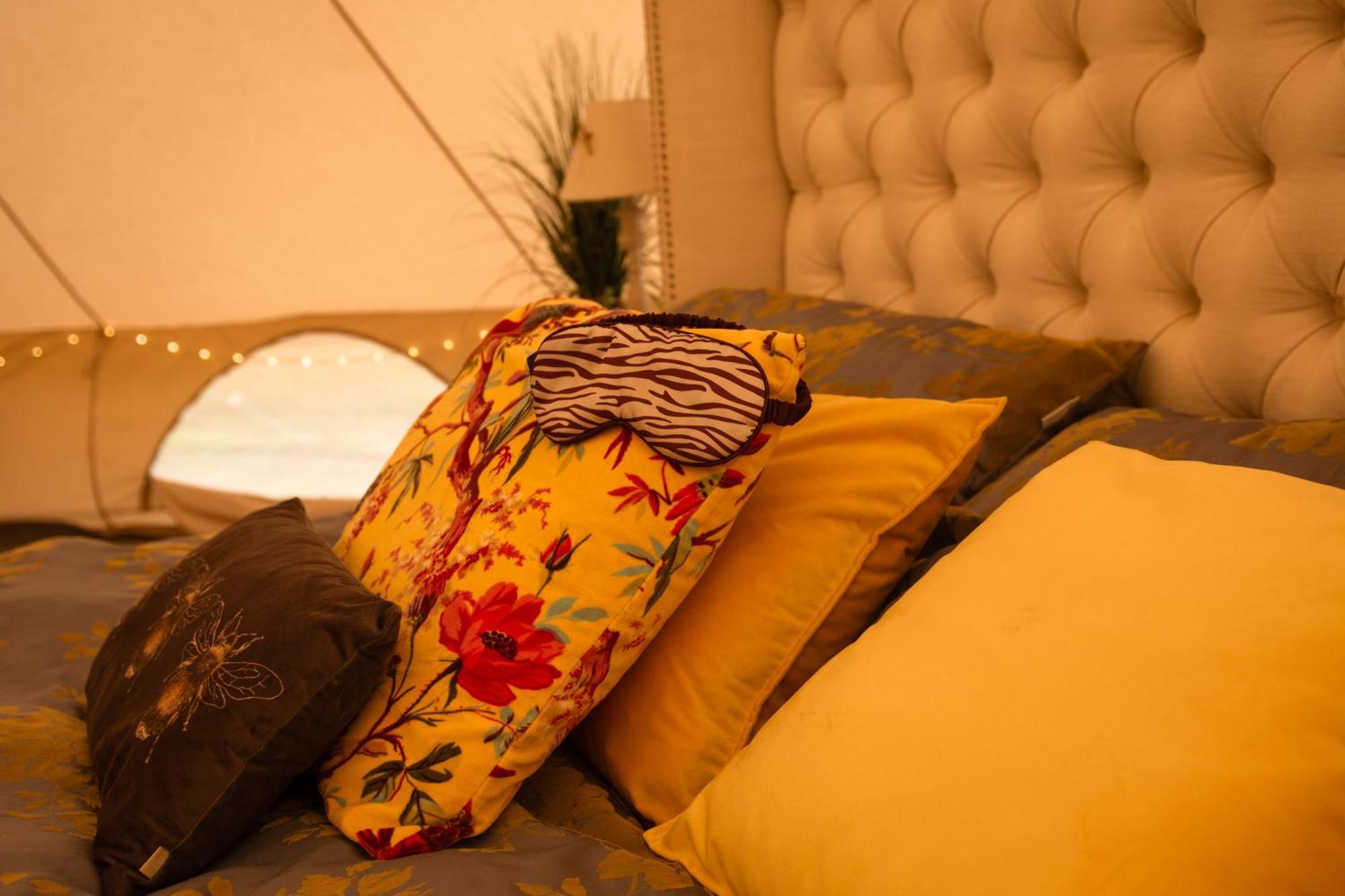 Hotel The Follies Glamping Maidstone Exterior foto