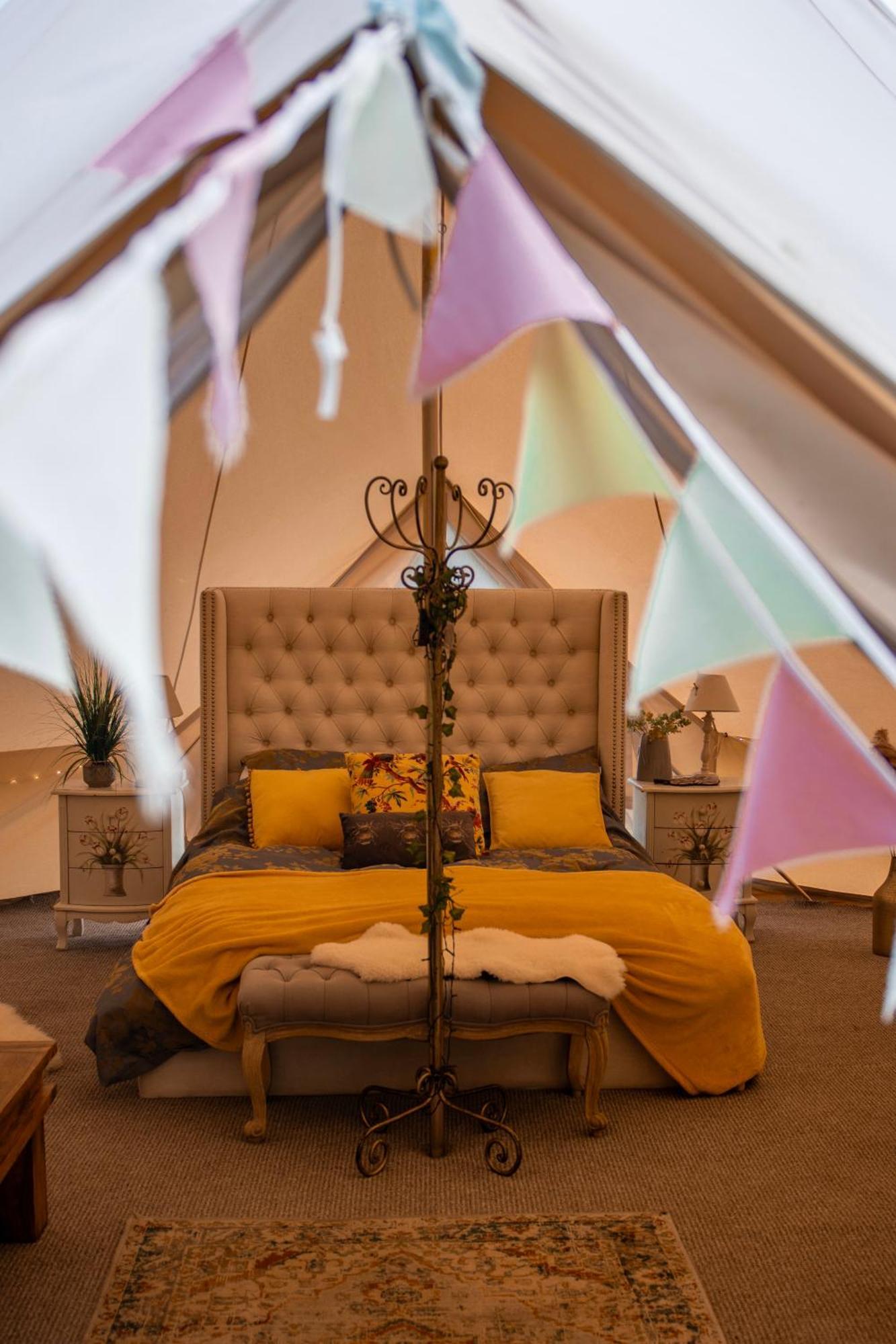 Hotel The Follies Glamping Maidstone Exterior foto